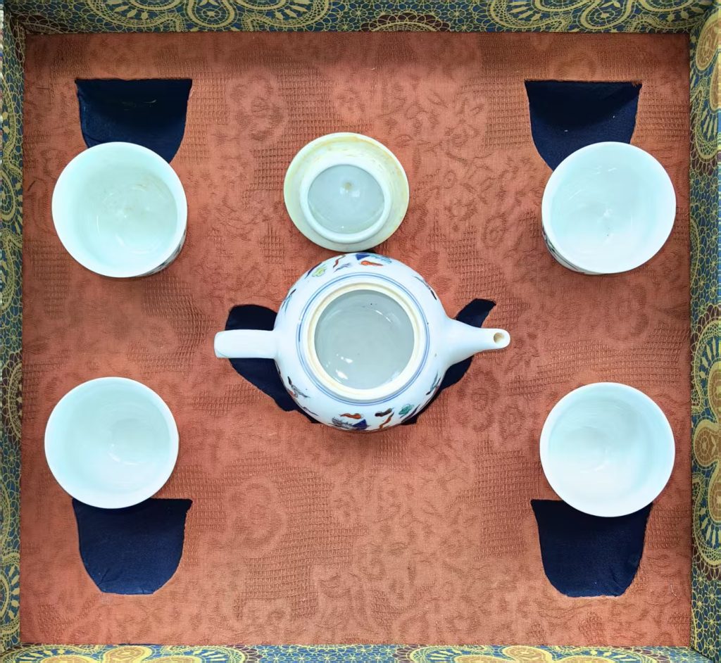 图片[2]-成化年制《斗彩凤纹茶具》-嘉城艺术交易平台