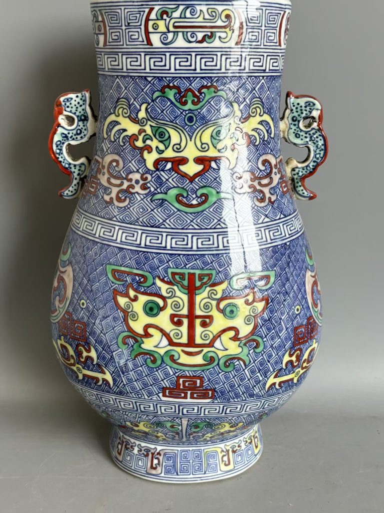 图片[1]-乾隆年制《五彩兽面琵琶尊》-嘉城艺术交易平台