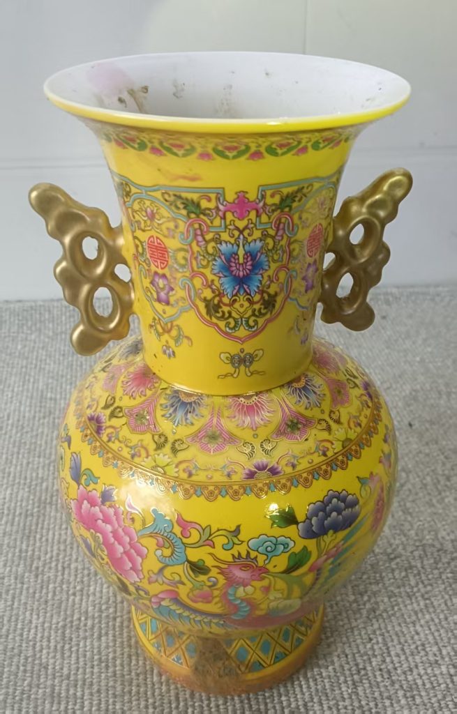 图片[1]-乾隆年制《黄地粉彩描金双耳瓶》-嘉城艺术交易平台