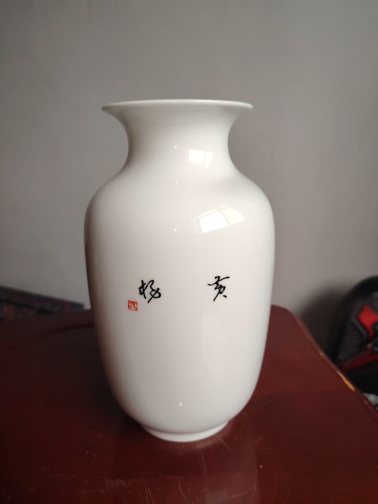 图片[2]-粉彩猫头鹰纹灯笼瓶-嘉城艺术交易平台