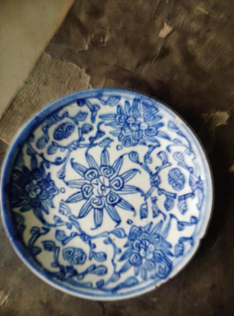 图片[1]-清代《缠枝纹花卉盘》-嘉城艺术交易平台