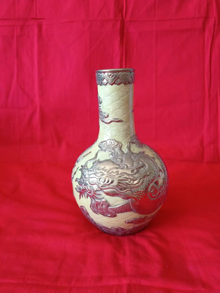 图片[1]-成化年制《嵌银雕龙纹天球瓶》-嘉城艺术交易平台