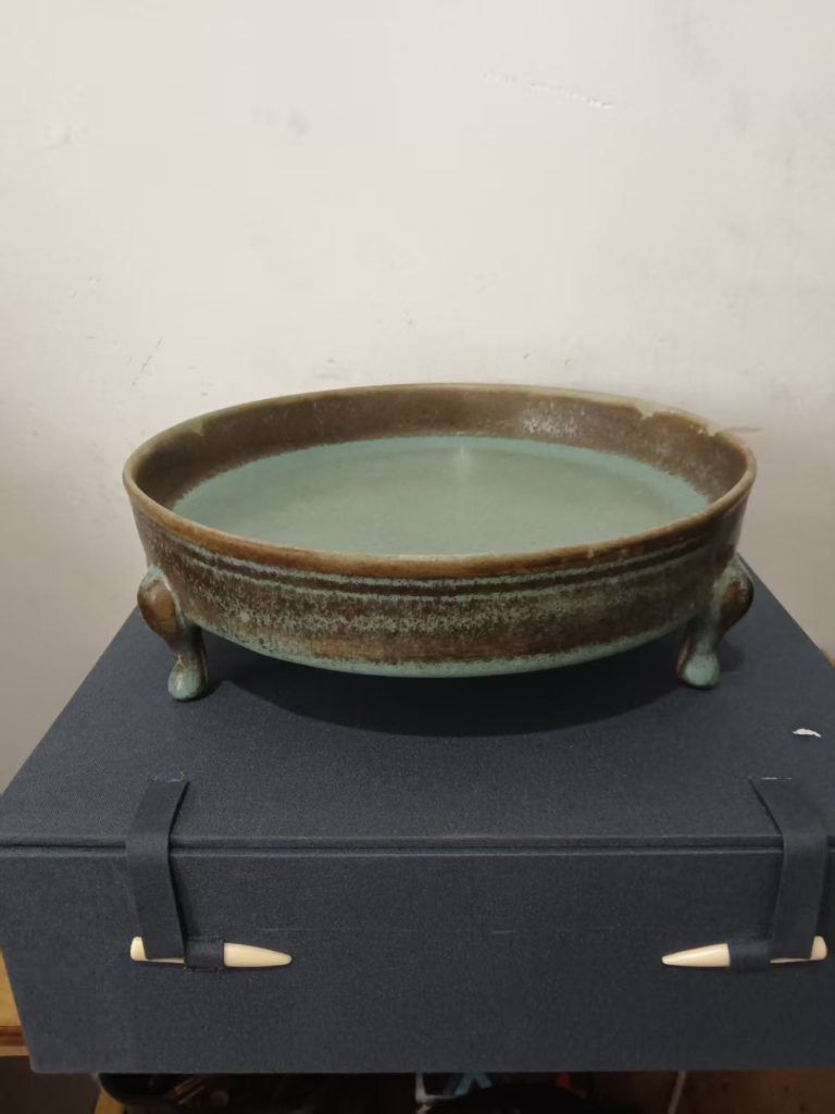 图片[1]-宋汝三足水洗-嘉城艺术交易平台