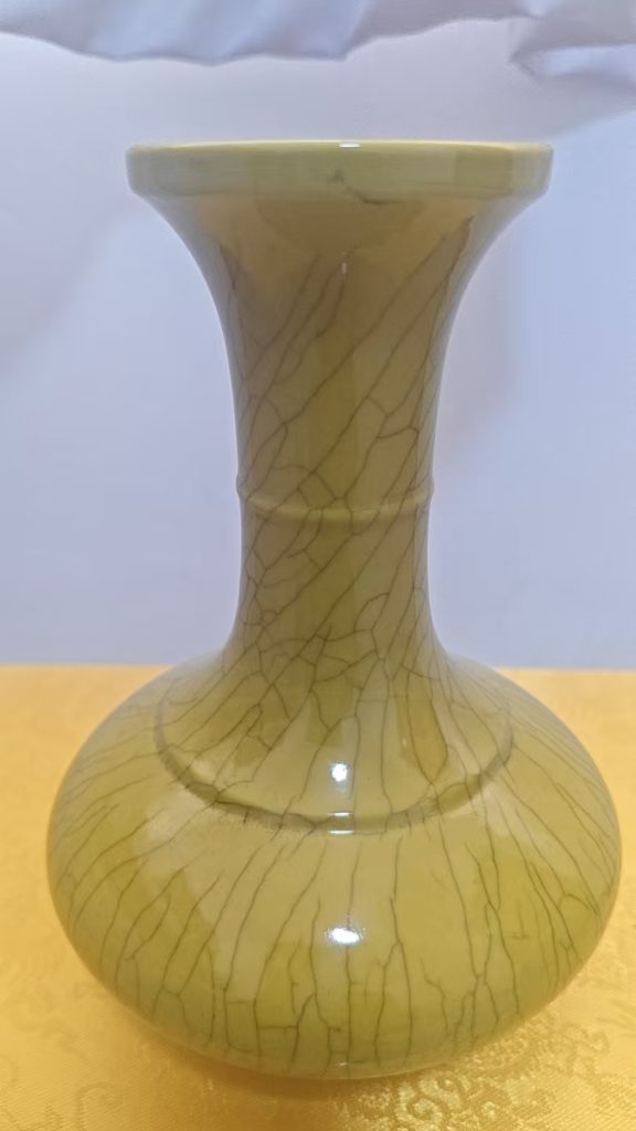 图片[1]-雍正年制《黄釉撇口扁肚瓶》-嘉城艺术交易平台