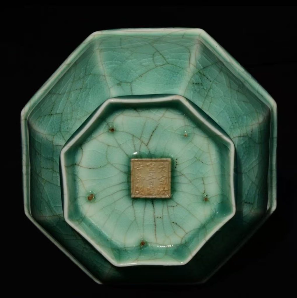 图片[2]-宋汝窑《透光瓷八方瓶》青龙寺御制款-嘉城艺术交易平台