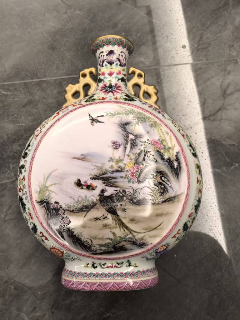 图片[1]-乾隆年制《珐琅彩描金开窗花鸟抱月瓶》-嘉城艺术交易平台