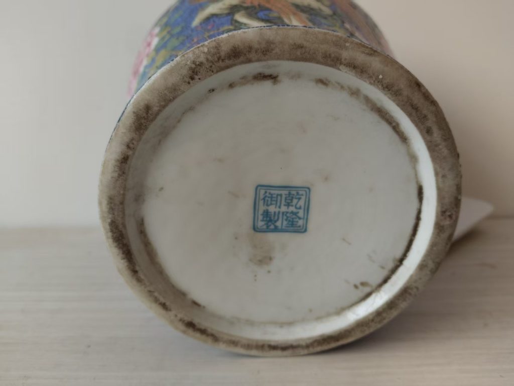 图片[1]-乾隆年制《蓝地轧道粉彩花鸟纹将军罐》-嘉城艺术交易平台