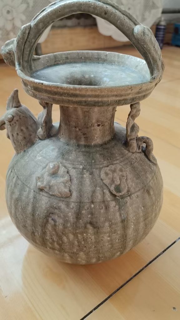 图片[1]-越窑《青釉提梁鸡首壶》-嘉城艺术交易平台