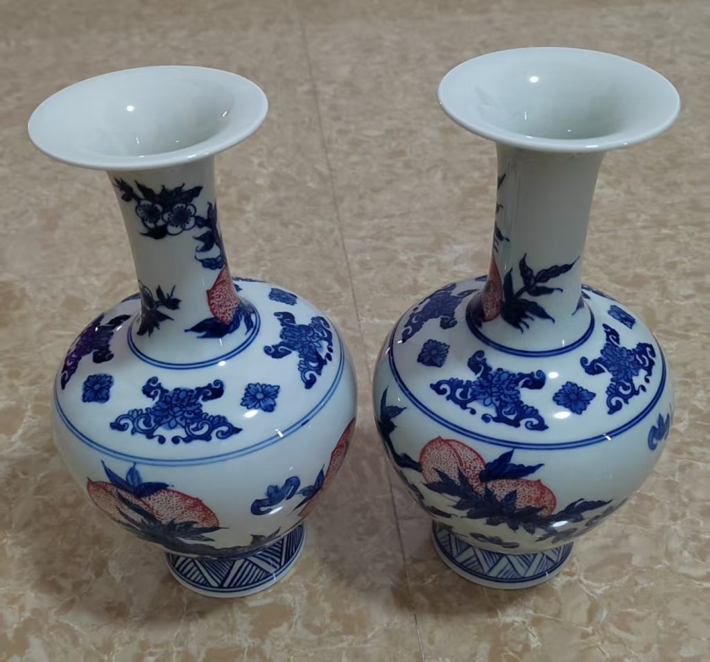 图片[1]-康熙年制《青花釉里红寿桃赏瓶》一对-嘉城艺术交易平台