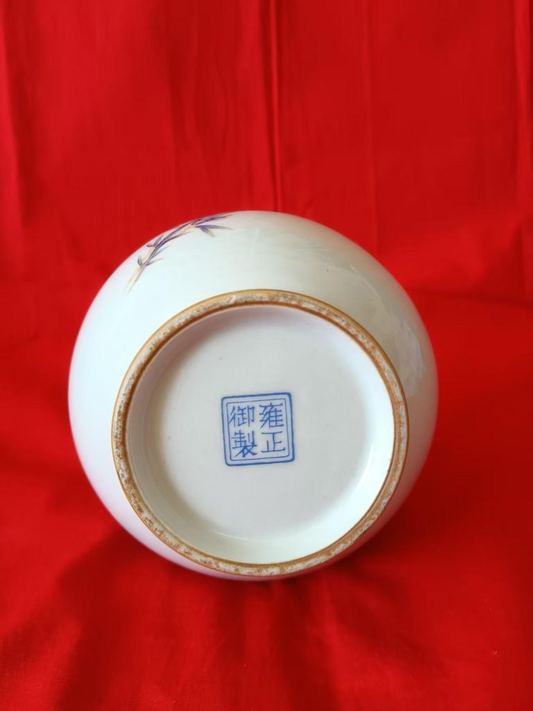 图片[2]-雍正年制《斗彩花鸟长颈胆瓶》-嘉城艺术交易平台