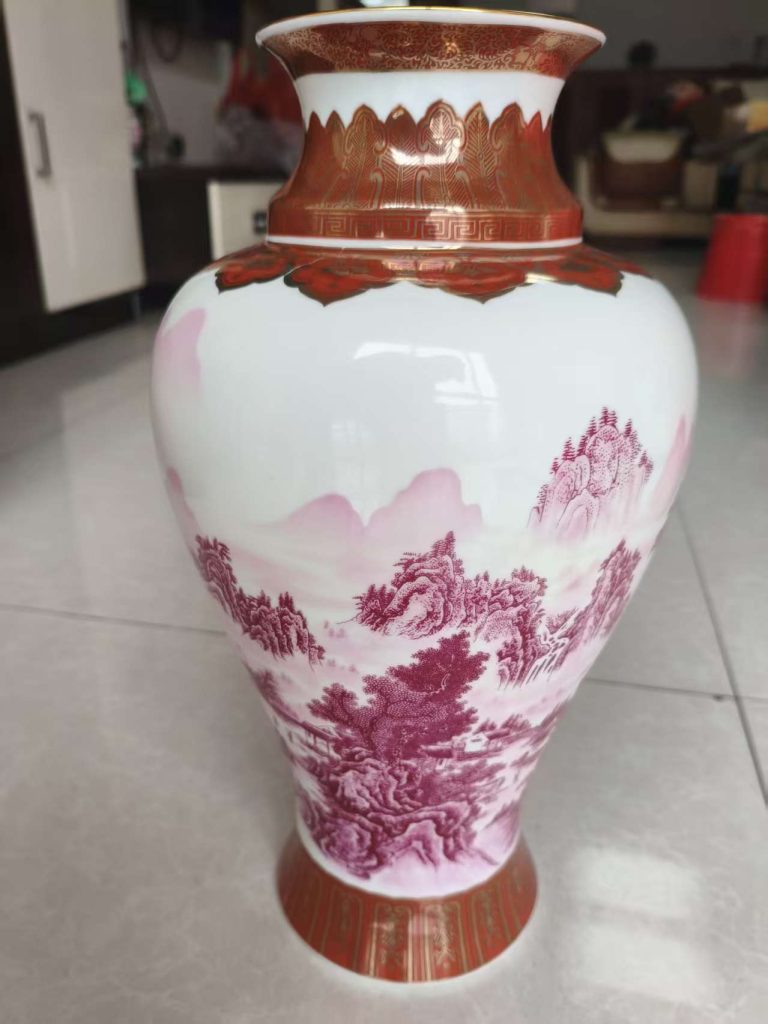 图片[1]-王锡良《胭脂红江山万里鱼尾瓶》-嘉城艺术交易平台