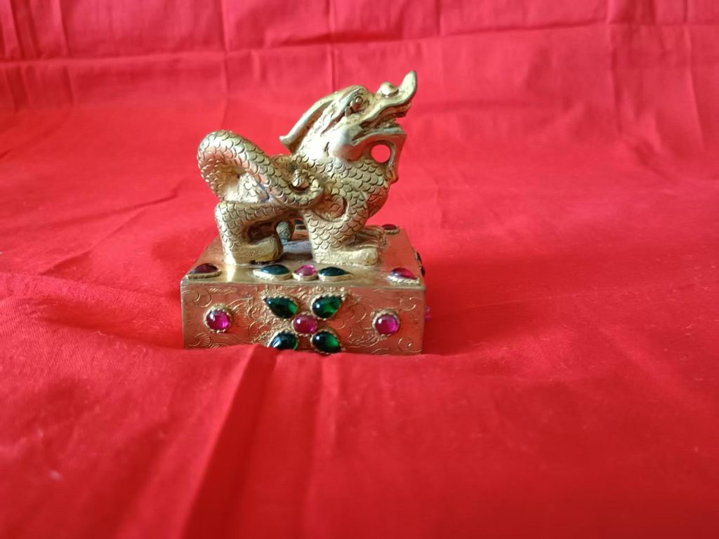 图片[1]-鎏金嵌宝麒麟钮印章摆件-嘉城艺术交易平台
