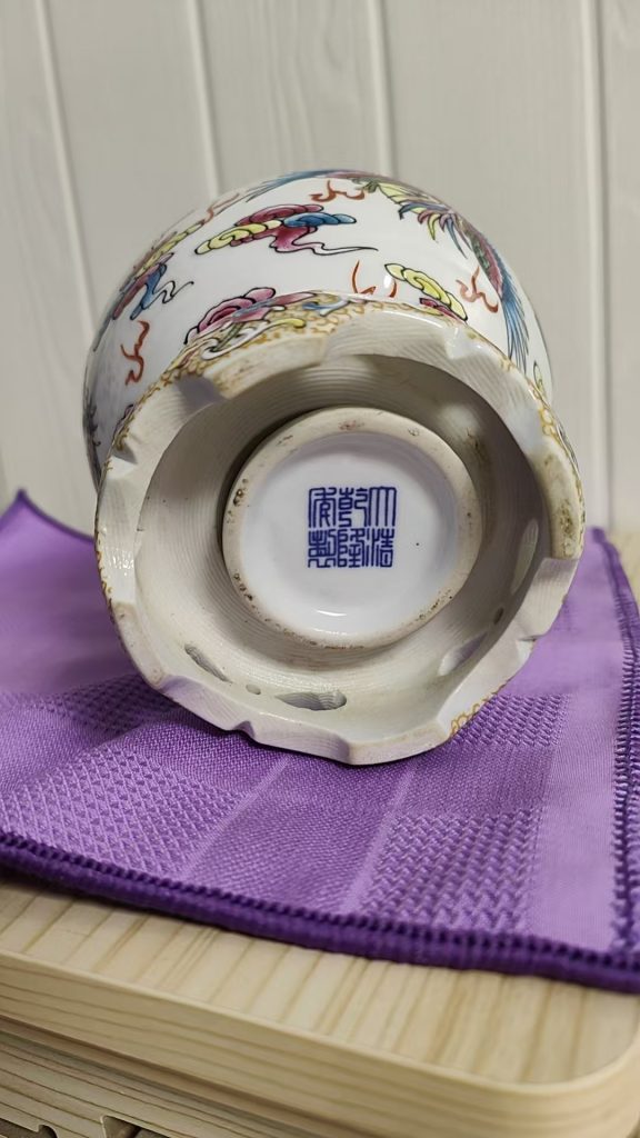 图片[3]-乾隆年制《粉彩凤凰纹转瓶》-嘉城艺术交易平台