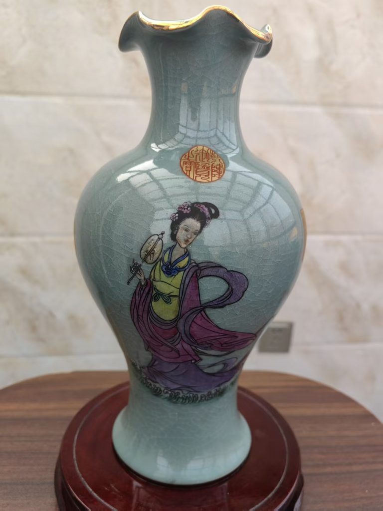 图片[1]-哥釉粉彩仕女纹花口瓶-嘉城艺术交易平台