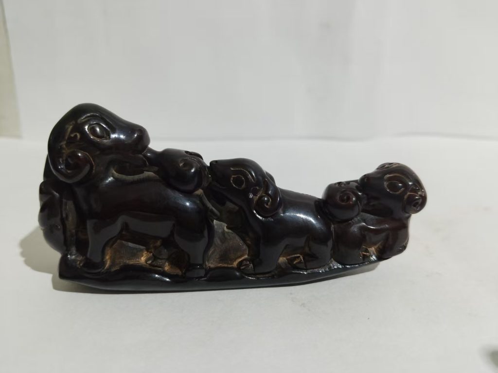 图片[1]-角雕《三羊开泰笔山》-嘉城艺术交易平台