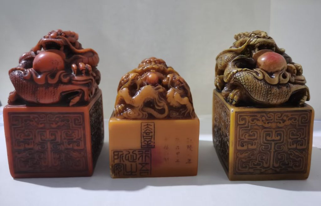 图片[1]-田黄《龙钮三联章》-嘉城艺术交易平台