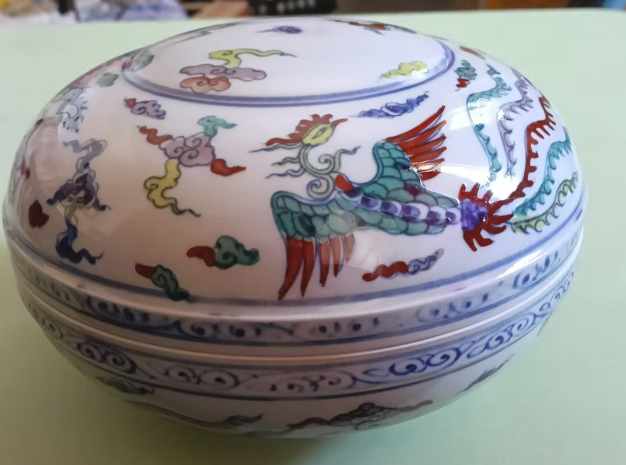 图片[1]-成化年制《斗彩龙凤手捧罐》-嘉城艺术交易平台