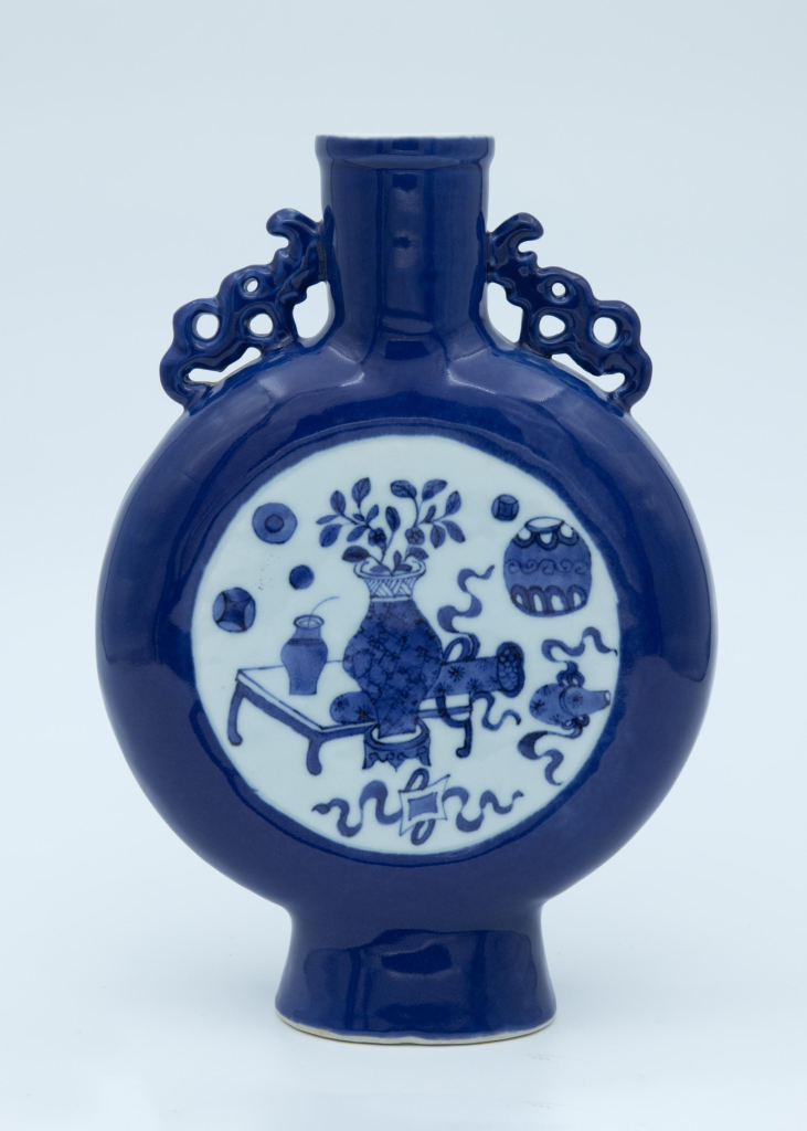 图片[1]-蓝釉清供螭龙耳抱月瓶-嘉城艺术交易平台