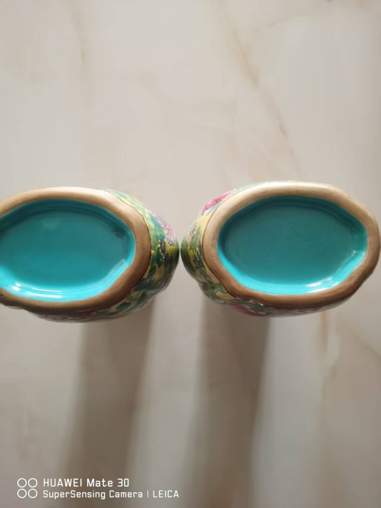 图片[2]-雍正年制《粉彩黄地凤穿牡丹包袱瓶》一对-嘉城艺术交易平台