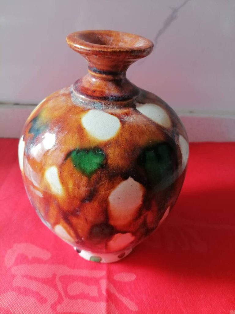 图片[1]-三彩《点彩石榴瓶》-嘉城艺术交易平台