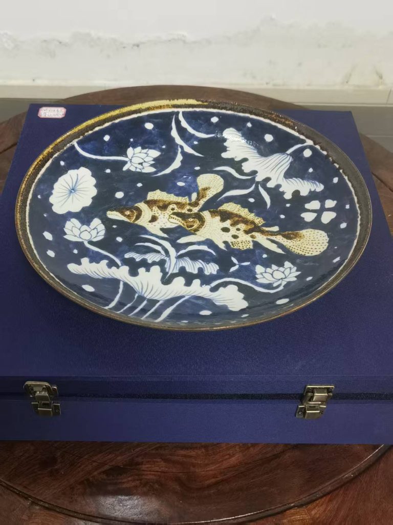 图片[1]-宣德年制《青花鱼藻纹石棱大盆》-嘉城艺术交易平台