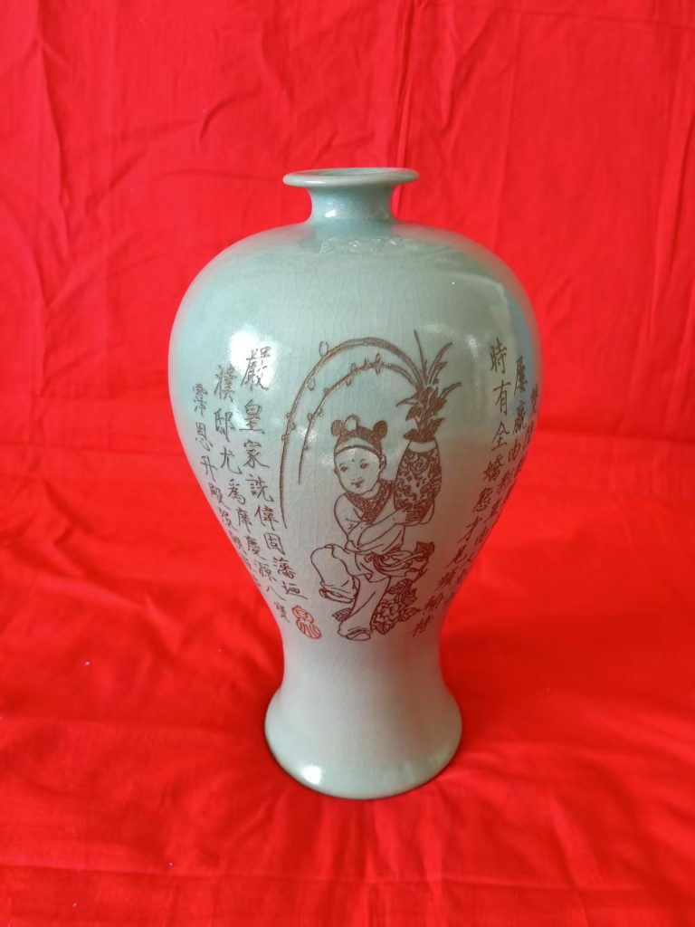 图片[1]-大宋汝窑《哥釉刻花人物纹梅瓶》-嘉城艺术交易平台