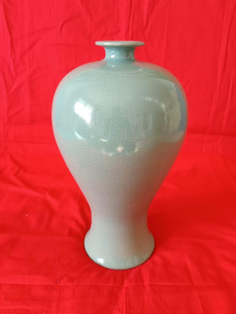 图片[2]-大宋汝窑《哥釉刻花人物纹梅瓶》-嘉城艺术交易平台