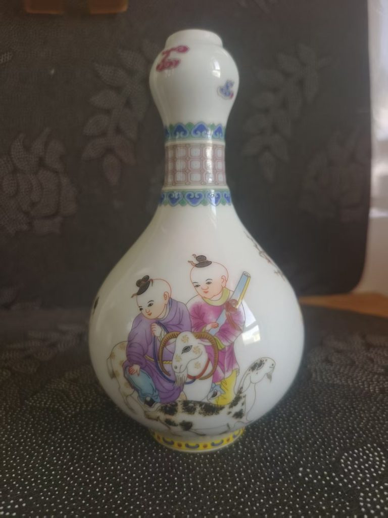 图片[1]-雍正御制《珐琅彩婴戏图蒜头瓶》-嘉城艺术交易平台