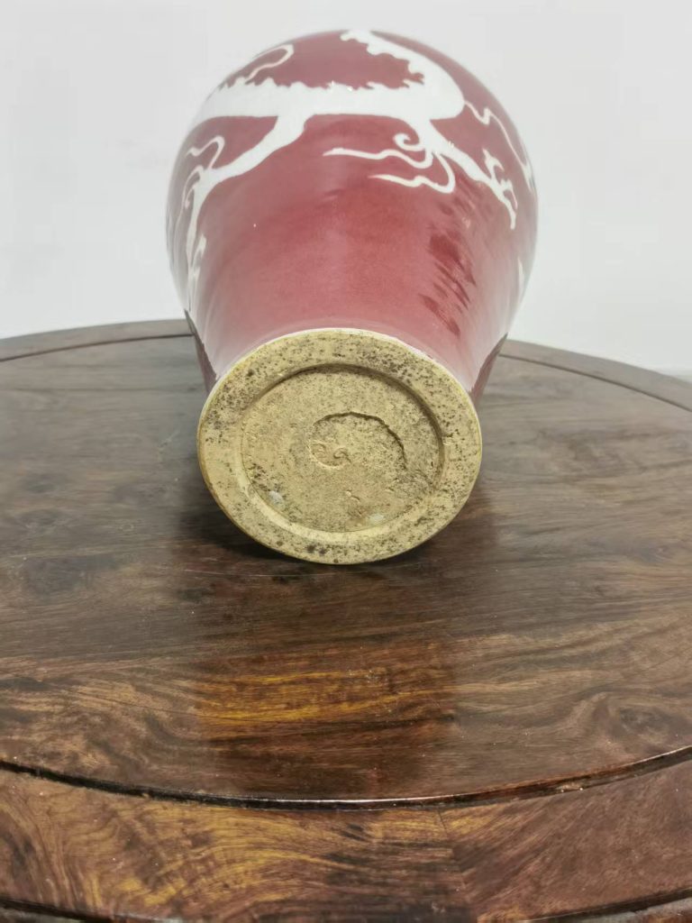 图片[2]-红釉留白龙纹梅瓶-嘉城艺术交易平台