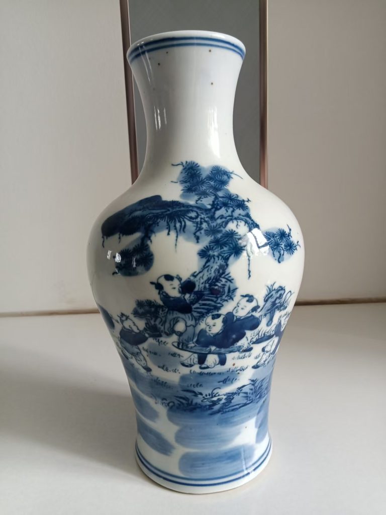 图片[1]-康熙年制《青花人物婴戏文赏瓶》-嘉城艺术交易平台