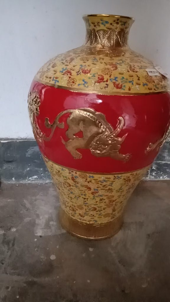 图片[2]-乾隆年制《珐琅彩鎏金浮雕瑞兽梅瓶》-嘉城艺术交易平台