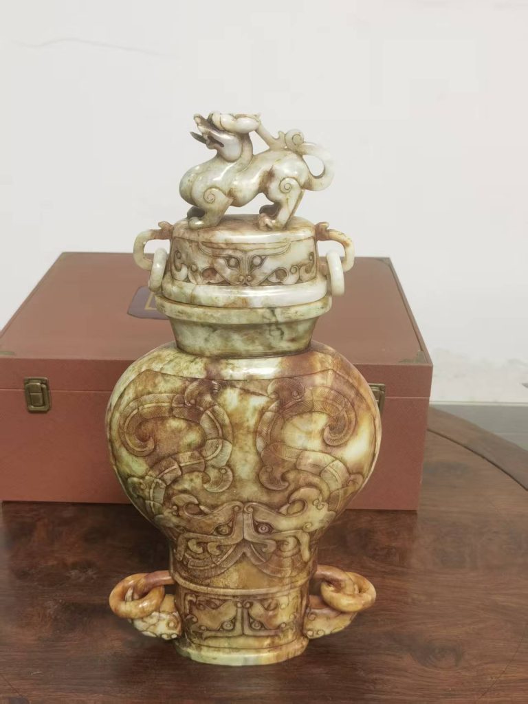 图片[1]-高古玉《环耳玉盖瓶》-嘉城艺术交易平台