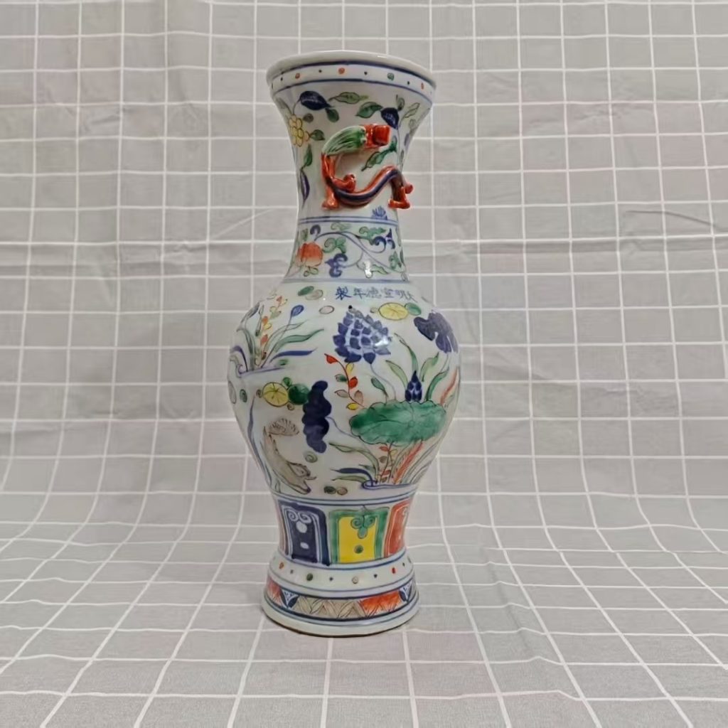 图片[1]-宣德年制《青花五彩荷塘清趣纹螭耳花口瓶》-嘉城艺术交易平台