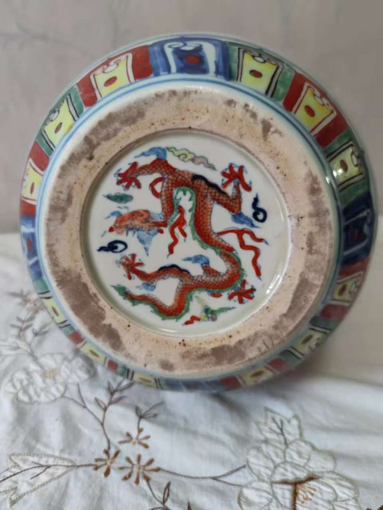 图片[2]-成化年制《斗彩龙纹胆瓶瓶》-嘉城艺术交易平台