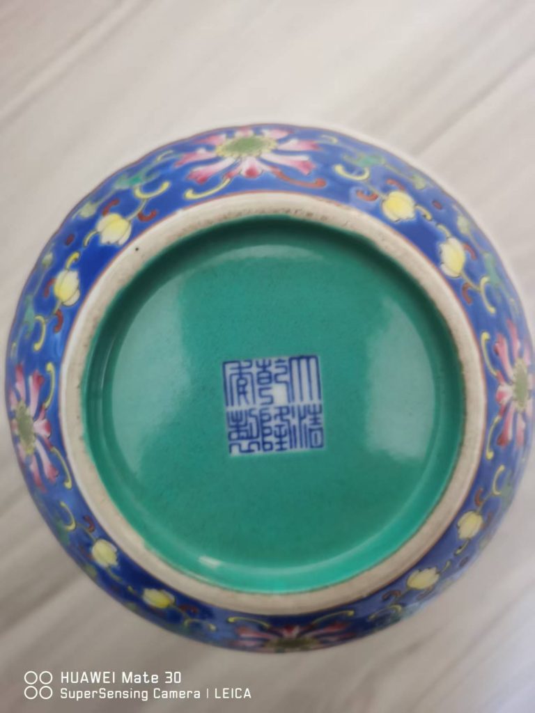 图片[2]-乾隆年制《蓝底粉彩开光龙纹葫芦瓶》-嘉城艺术交易平台