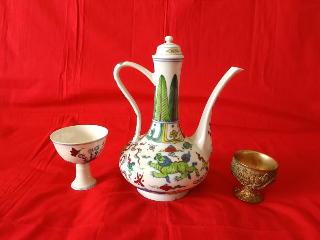 图片[1]-成化年制《斗彩瑞兽纹执壶酒具一套》-嘉城艺术交易平台