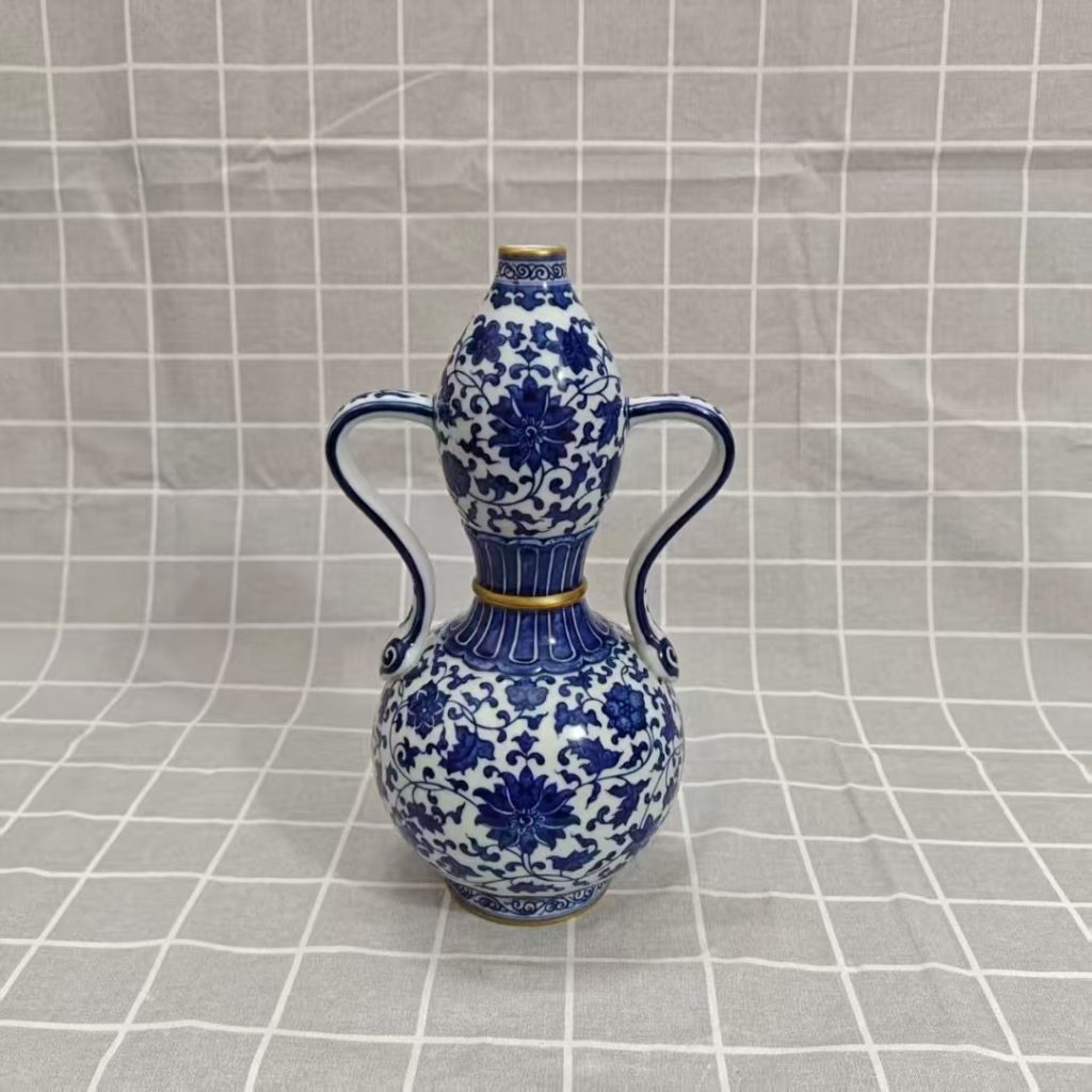 图片[1]-乾隆年制《青花缠枝花卉纹描金双耳葫芦瓶》-嘉城艺术交易平台