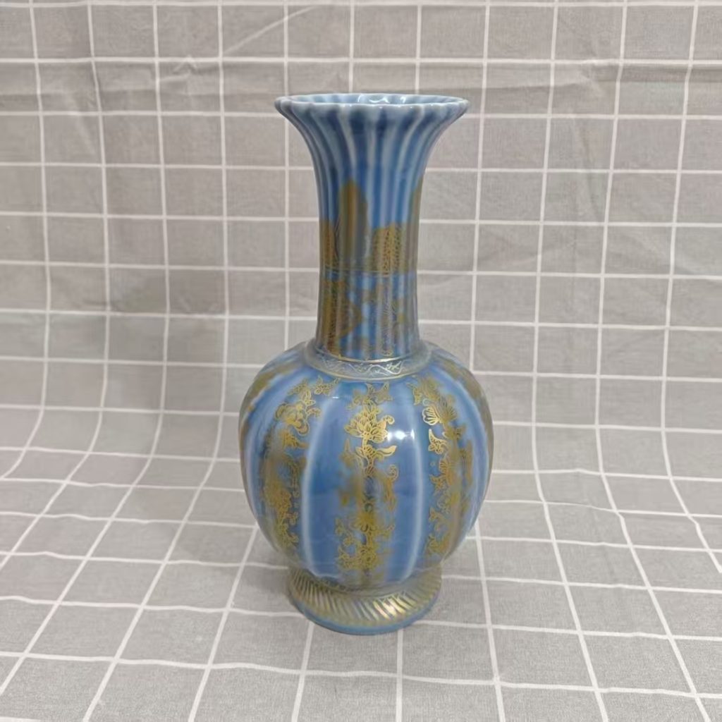 图片[1]-乾隆年制《描金瓜棱花口长颈瓶》-嘉城艺术交易平台