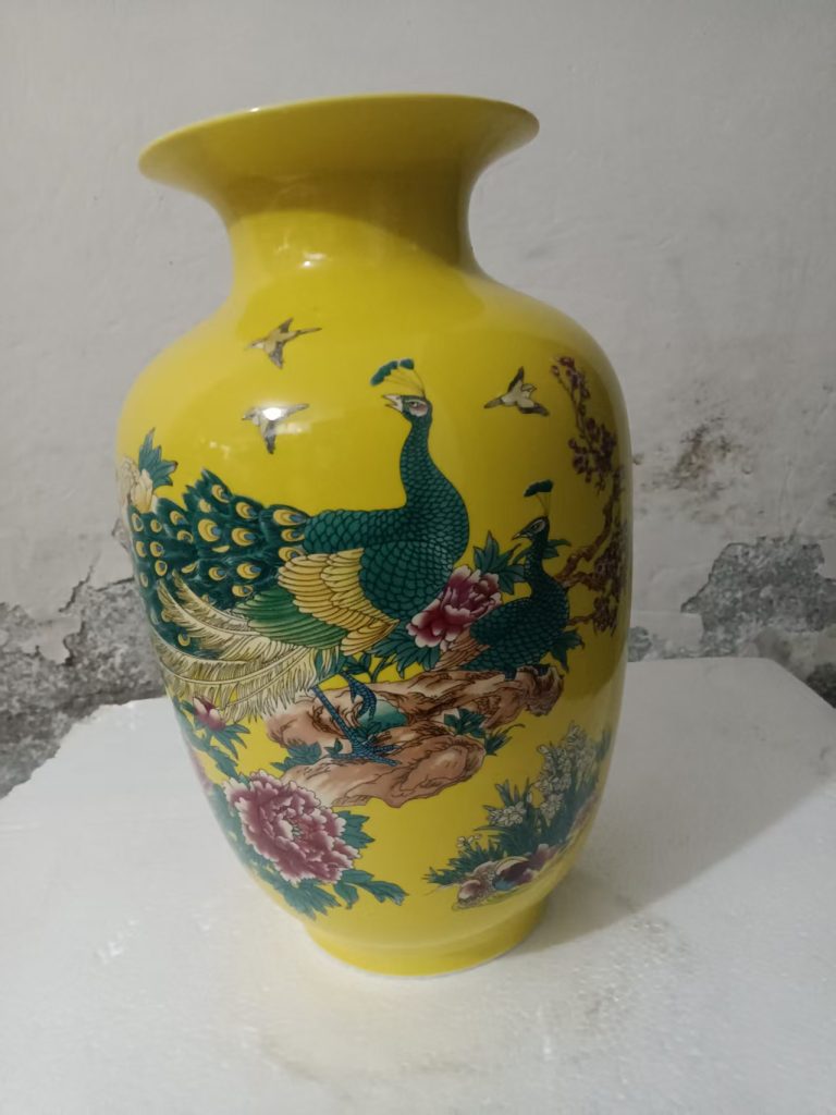 图片[1]-乾隆年制《黄釉富贵图瓶》-嘉城艺术交易平台