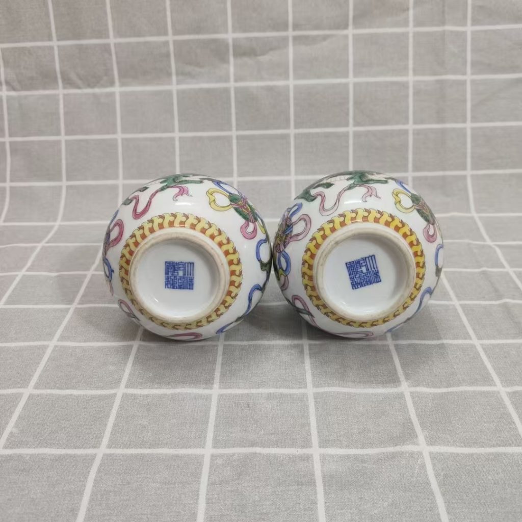 图片[2]-乾隆年制《粉彩狮子纹天球瓶》一对-嘉城艺术交易平台