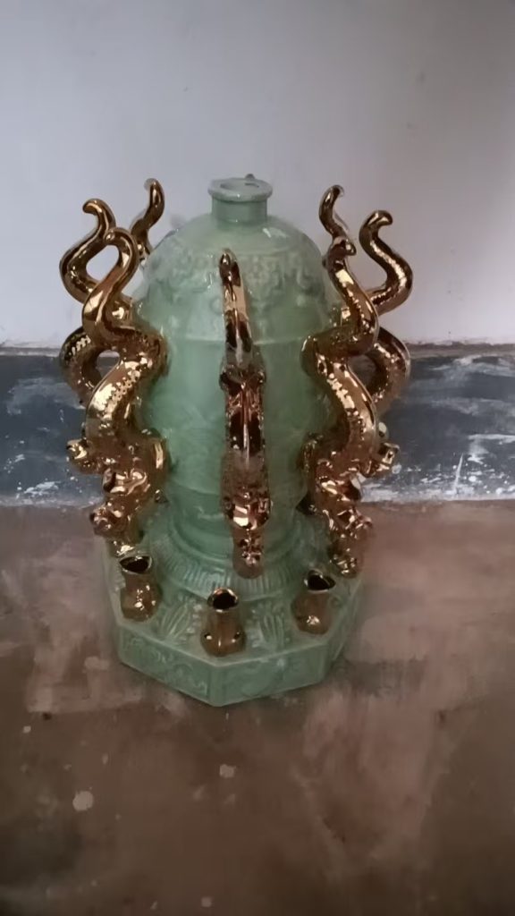 图片[1]-青釉描金九龙地动仪摆件-嘉城艺术交易平台