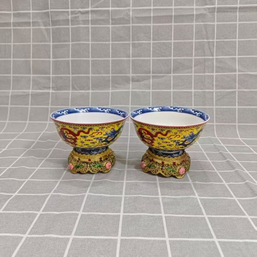 图片[1]-乾隆年制《黄地粉彩龙纹嵌宝高足碗》（一对》-嘉城艺术交易平台