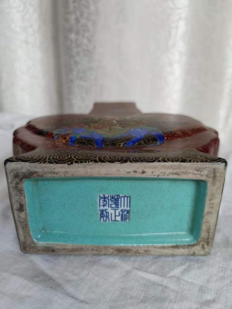 图片[3]-雍正年制《红地描金珐琅彩文殊菩萨象耳瓶》-嘉城艺术交易平台