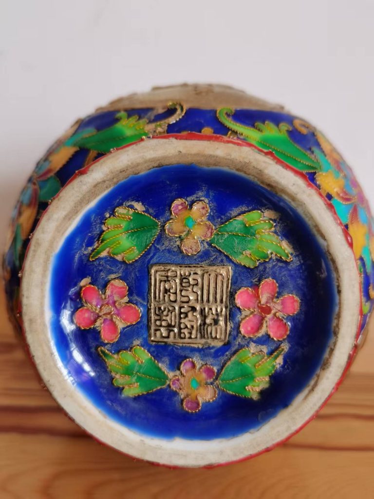 图片[2]-乾隆年制《掐丝珐琅开光人物瓶》-嘉城艺术交易平台