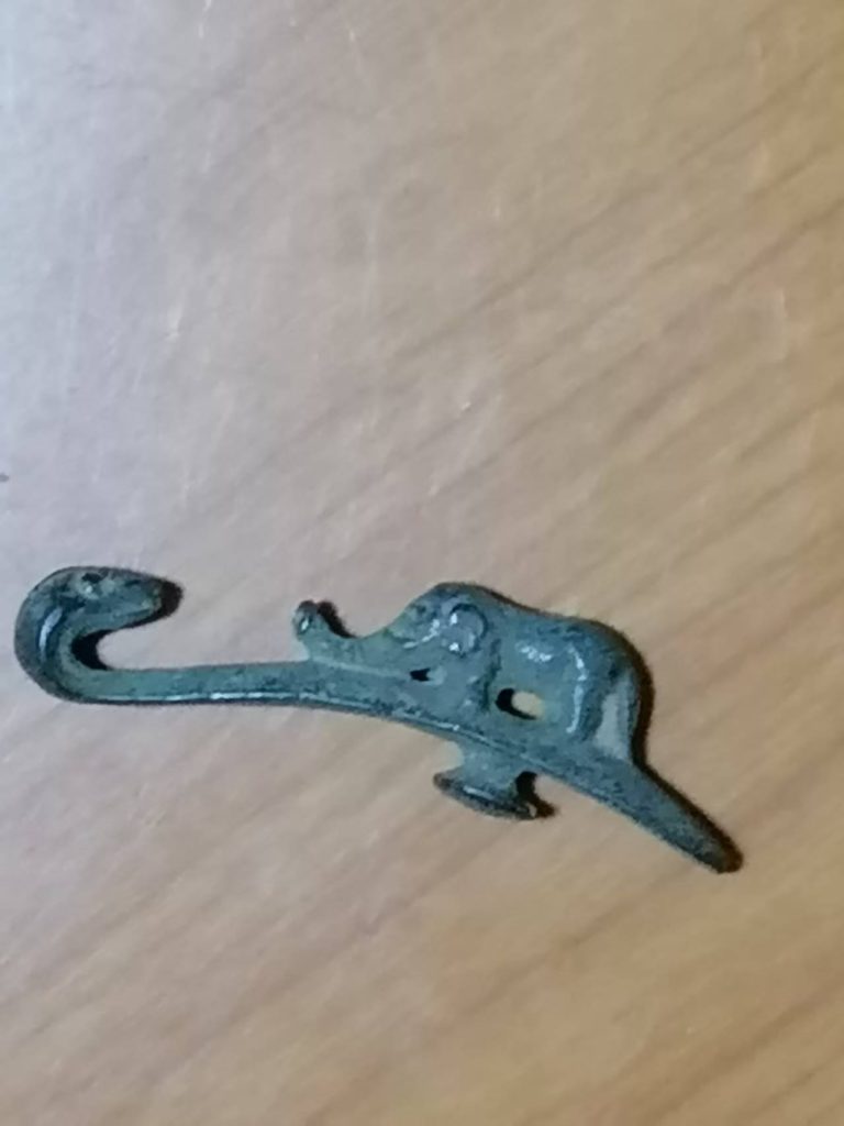 图片[1]-兽形青铜带钩-嘉城艺术交易平台