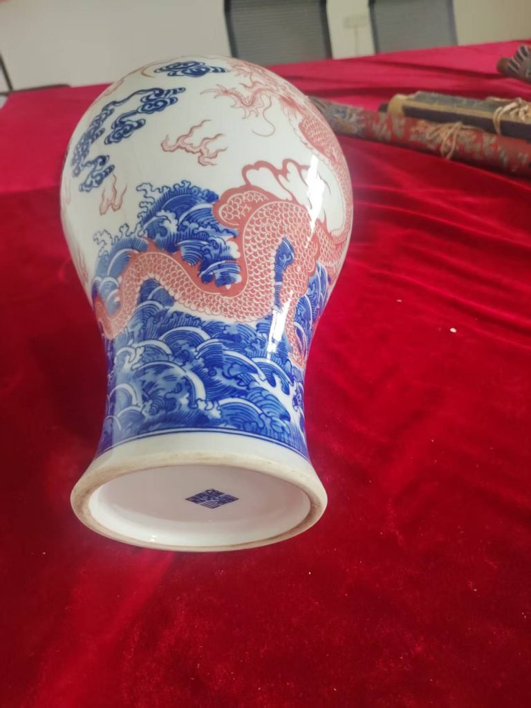 图片[2]-乾隆年制《青花釉里红云龙纹梅瓶》-嘉城艺术交易平台