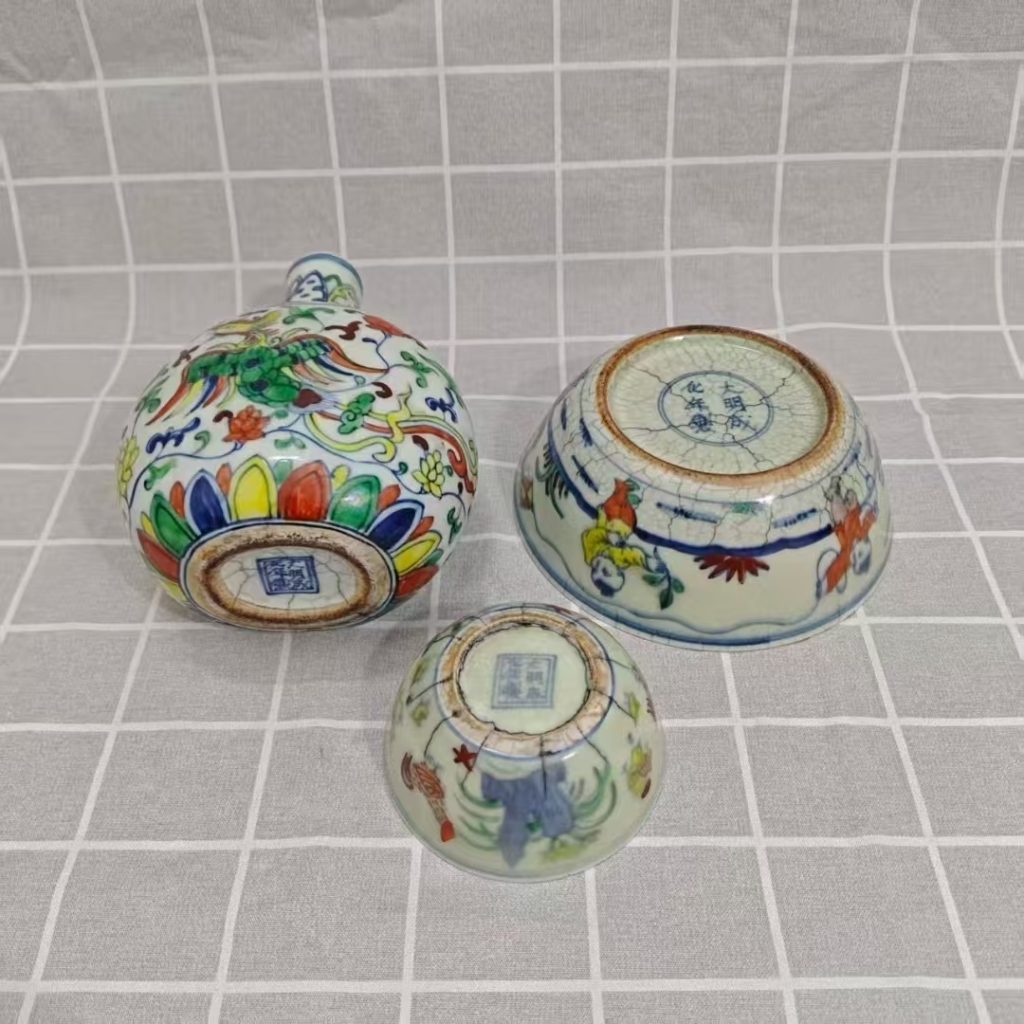 图片[2]-成化年制《斗彩龙凤纹天球瓶、婴戏纹碗、斗彩鸡缸杯》-嘉城艺术交易平台