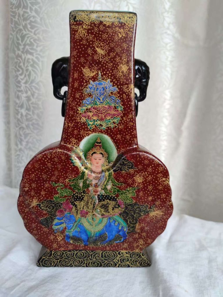 图片[2]-雍正年制《红地描金珐琅彩文殊菩萨象耳瓶》-嘉城艺术交易平台