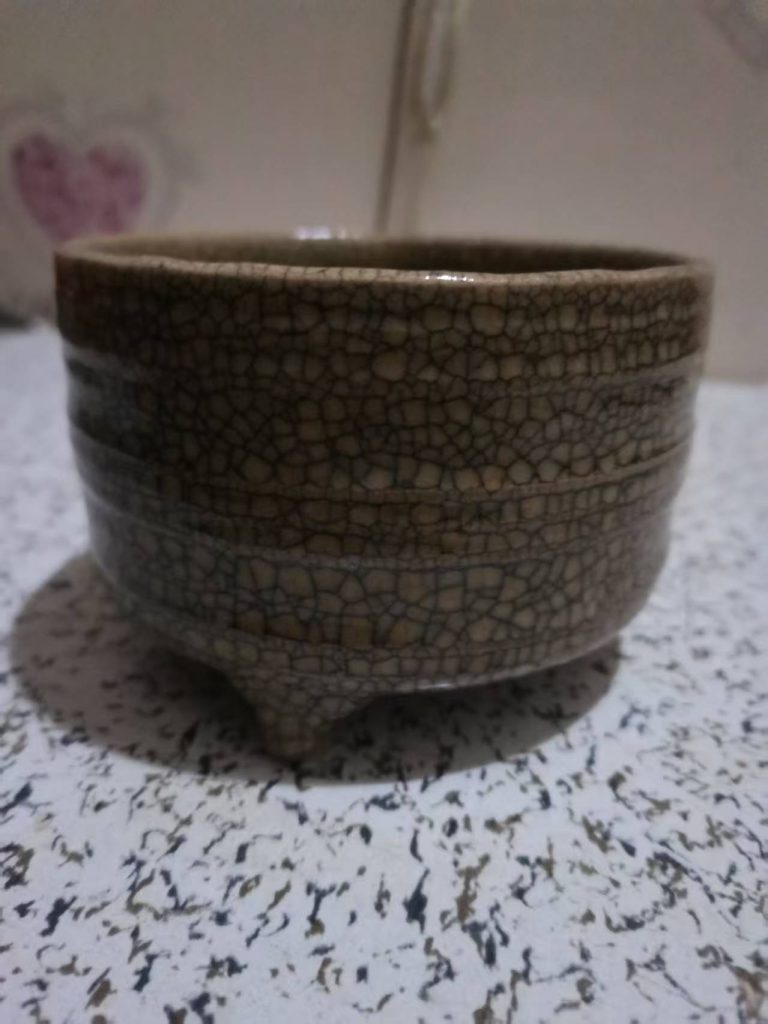 图片[1]-哥窑《三足弦纹樽》-嘉城艺术交易平台