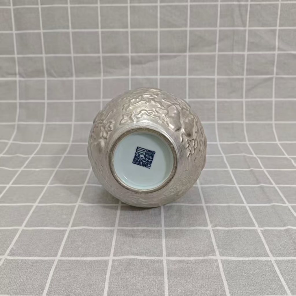 图片[2]-乾隆年制《银釉肌理纹葫芦瓶》-嘉城艺术交易平台